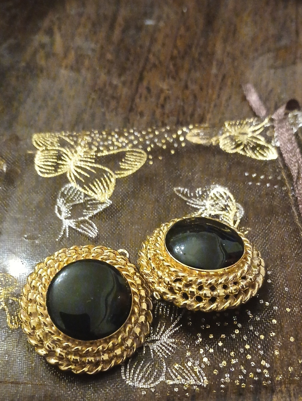 St. Johns Vintage Gold These vintage St. John clip-on statement earrings